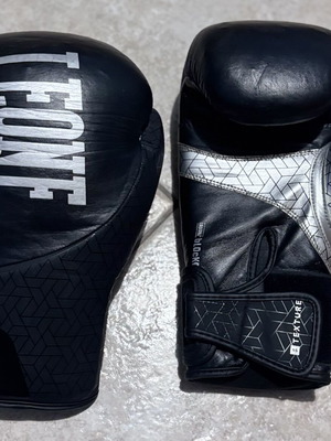 Leone 1947 16oz Texture Block boxing gloves refurbished, black