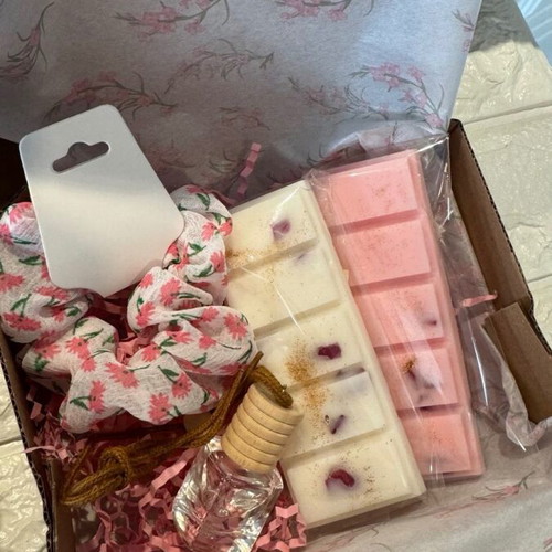 Wax Melts bars, scrunchie and car air freshener new