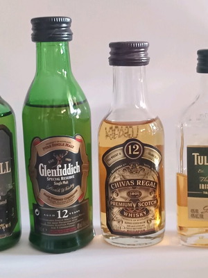 Whiskey miniatures pack of 8, 50ml sealed, new