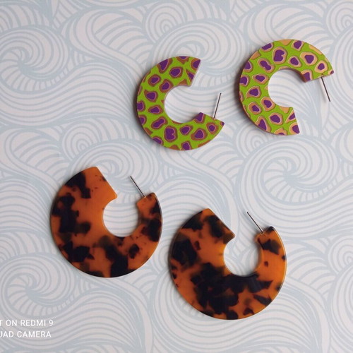 Earrings like new, pack of 2 pairs multicolored, wood and resin