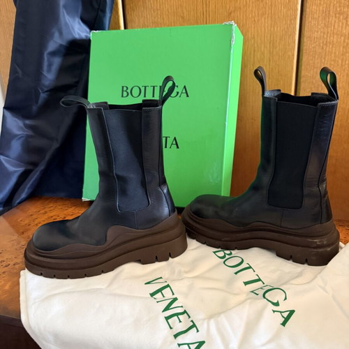 Bottega Veneta Lug Chelsea Boots black leather size 39