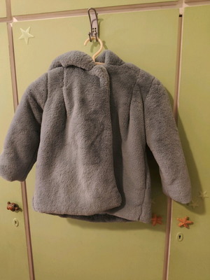 Guy Laroche kids fur like new, for 3 years old