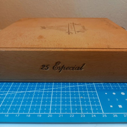 Montecristo Especial Wooden Cigar Box used, for 25 cigars