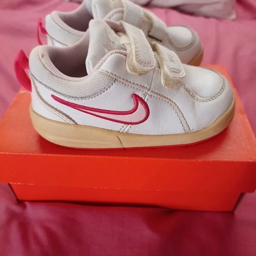 Nike girls' athletic shoes used No 23.5 white and pink