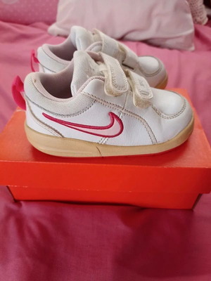 Nike παιδικά αθλητικά μεταχειρισμένα για κορίτσι No 23,5 λευκό και ροζ