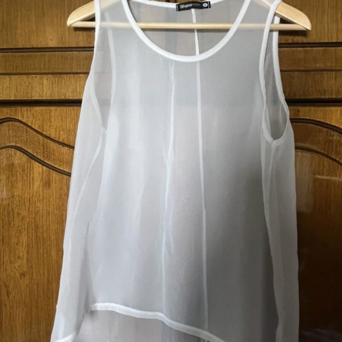 Shana sleeveless top white like new, size M