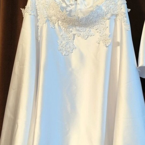 Wedding dress used with bodysuit, sarpa, veil and skirts in tulle, cashmere, lace