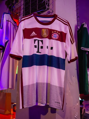 Bayern München 2014-15 Away Kit like new, XL, World Champions patch