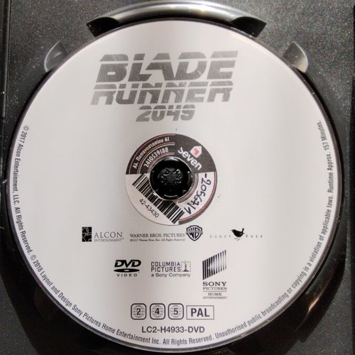 Blade Runner 2049 DVD used, action sci-fi thriller with subtitles