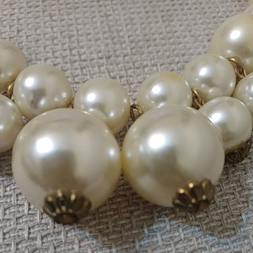 Pearl necklace like new with beads and gold adjustable chain