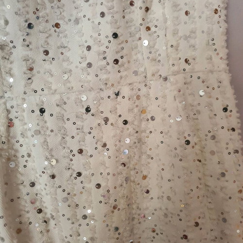 White dress like new, midi length to the calf, medium size