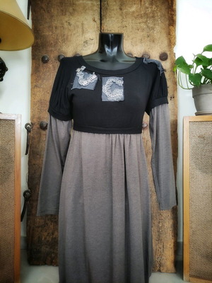 Midi dress with long sleeves like new, two-tone with embroidery and strass