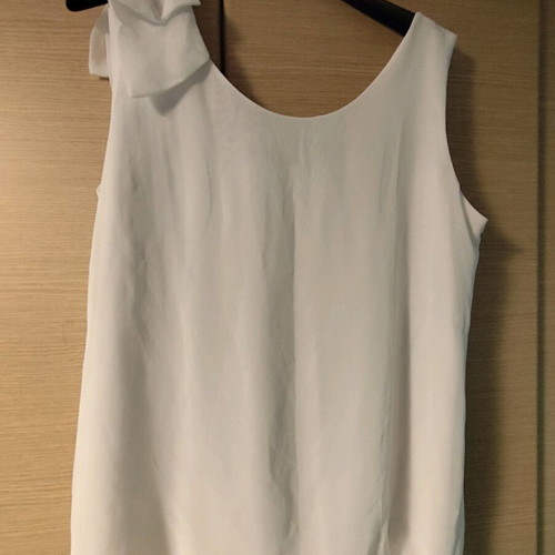 Derpouli white blouse like new, size small/medium with elastic hem