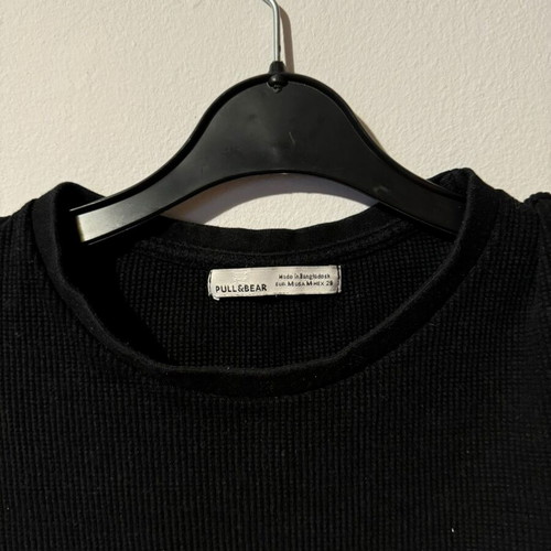 Plain black t-shirt used, size M from Pull & Bear