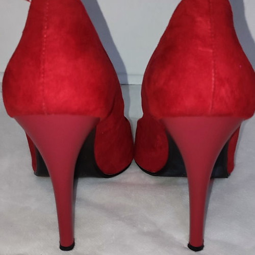 Franchesca Moretti red pumps size 39 like new