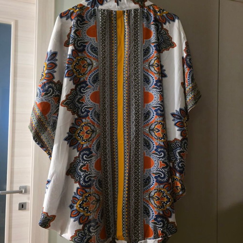 Kimono like new with colorful print