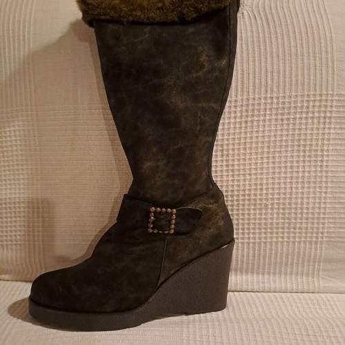 Leather women's boots size 38 new, black with fur lining