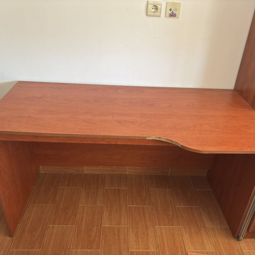Desk in cherry color used, dimensions 1.40m