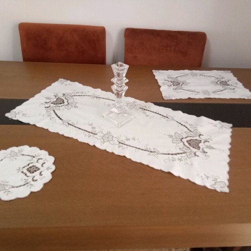 Vintage set of 4 ecru table linens with gray details like new