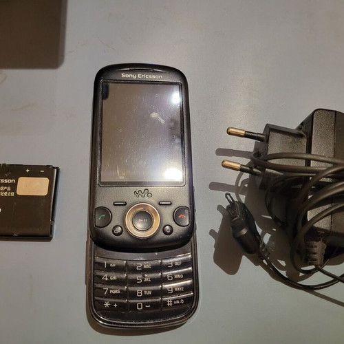 Sony Ericsson W20i used, non-working with charger and battery