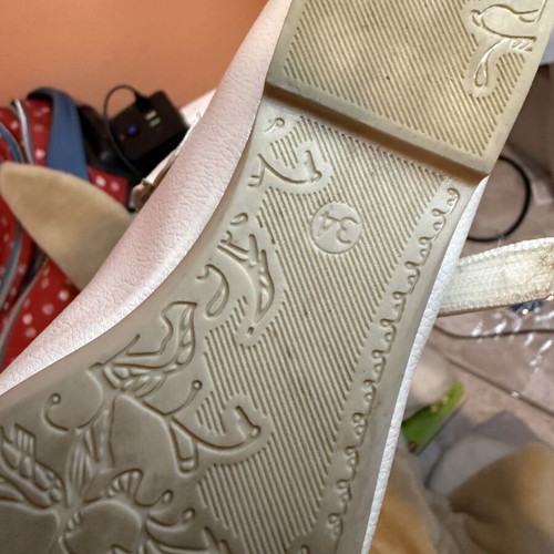 Girls' white ballet flats size 34 very good condition with bow and strap