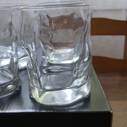 Set of 6 water and juice glasses with bamboo tray like new