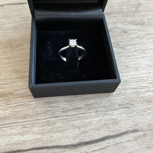 Monopetro ring 18k gold with 0.30ct diamond new