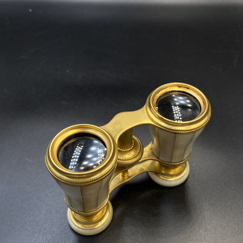 Opera Glasses Belle Époque like new, mother of pearl