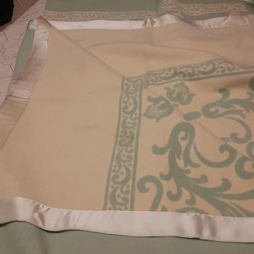 Bayer blanket used thin warm 1.5×2.00 green-cream