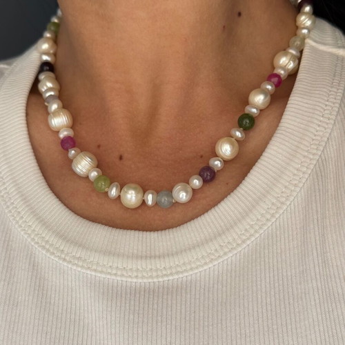 Pearl necklace with nephrite like new, silver925 clasp multicolor
