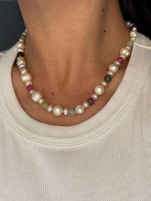 Pearl necklace with nephrite like new, silver925 clasp multicolor