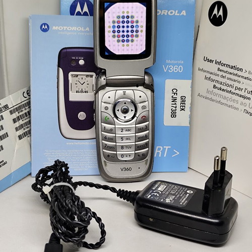Motorola V360 Retro Flip Phone like new with Greek menu and accessories