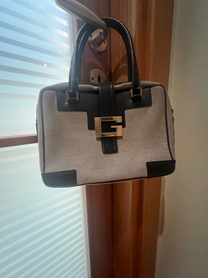 Gucci handbag like new, gray fabric with leather and gold details