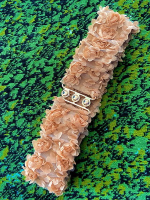 Elastic beige belt with 3D flowers like new