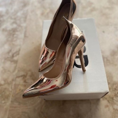 BSB heels size 36 new with defect gold