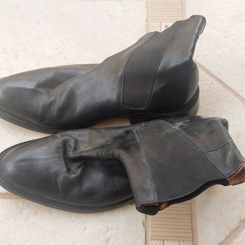 Men's boots used black size 40 leather with elastic sides