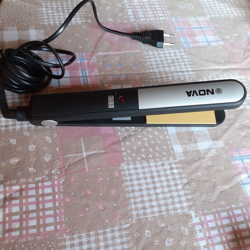 Hair straightener Nova Model NHC-485 CRM 40W used with ceramic plates