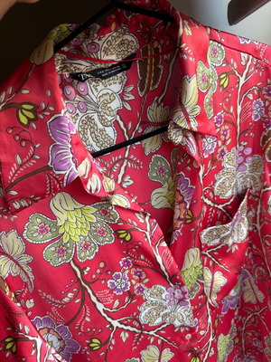 Zara satin feel printed shirt like new, size S, multicolor red