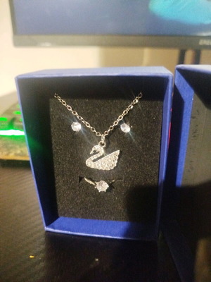 Σετ κολιέ, δαχτυλίδι, σκουλαρίκια Swarovski σαν καινούργιο, ασημί
