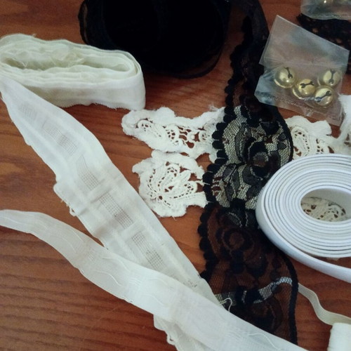 Elastic bands and lace like new, curtain tape with pockets