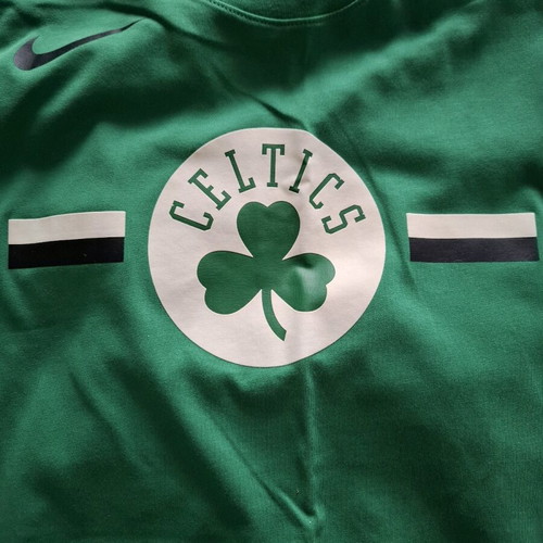 Boston Celtics Nike T-shirt size Medium new
