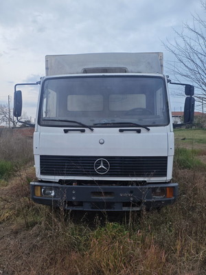 Mercentes 814 truck used with hydraulic door and ABS tarp