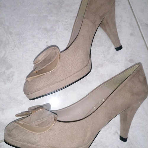 Beige pumps used, size 40, 8 cm heel