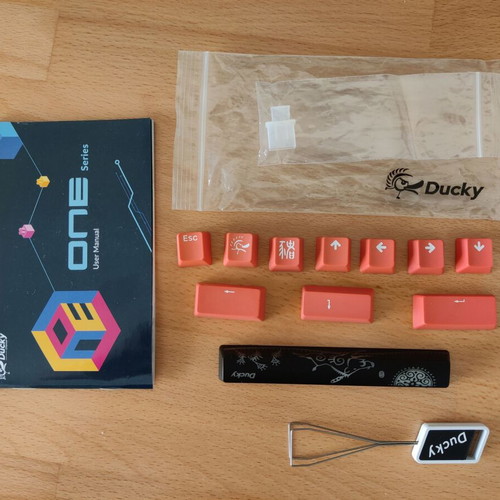 Ducky One 2 TKL RGB mechanical keyboard like new, Cherry MX Brown