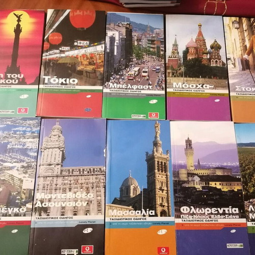 Travel guides like new, pack of 40