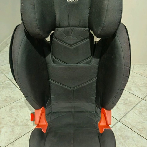 Axkid Bigkid car seat like new with side impact protection 12-36 kg