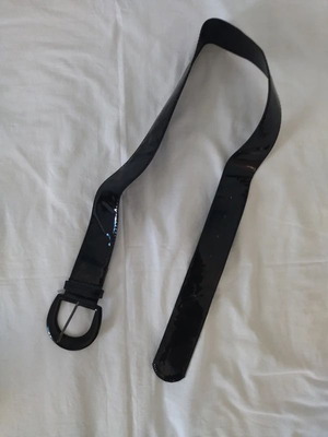 Black wide glossy belt like new, adjustable