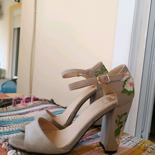 Exe sandals used, size 37, platform heels with embroidery
