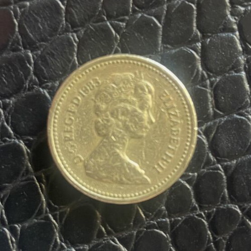 One Pound 1983 coin used, rare British collectible