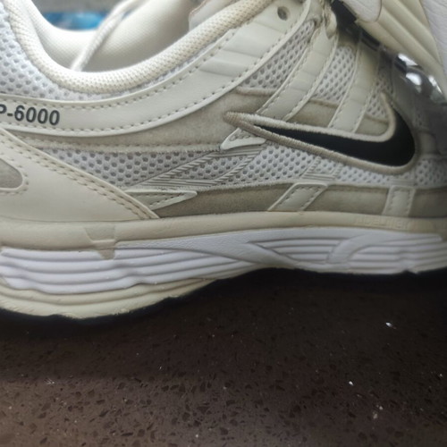 P-6000 Nike shoes size 40 like new